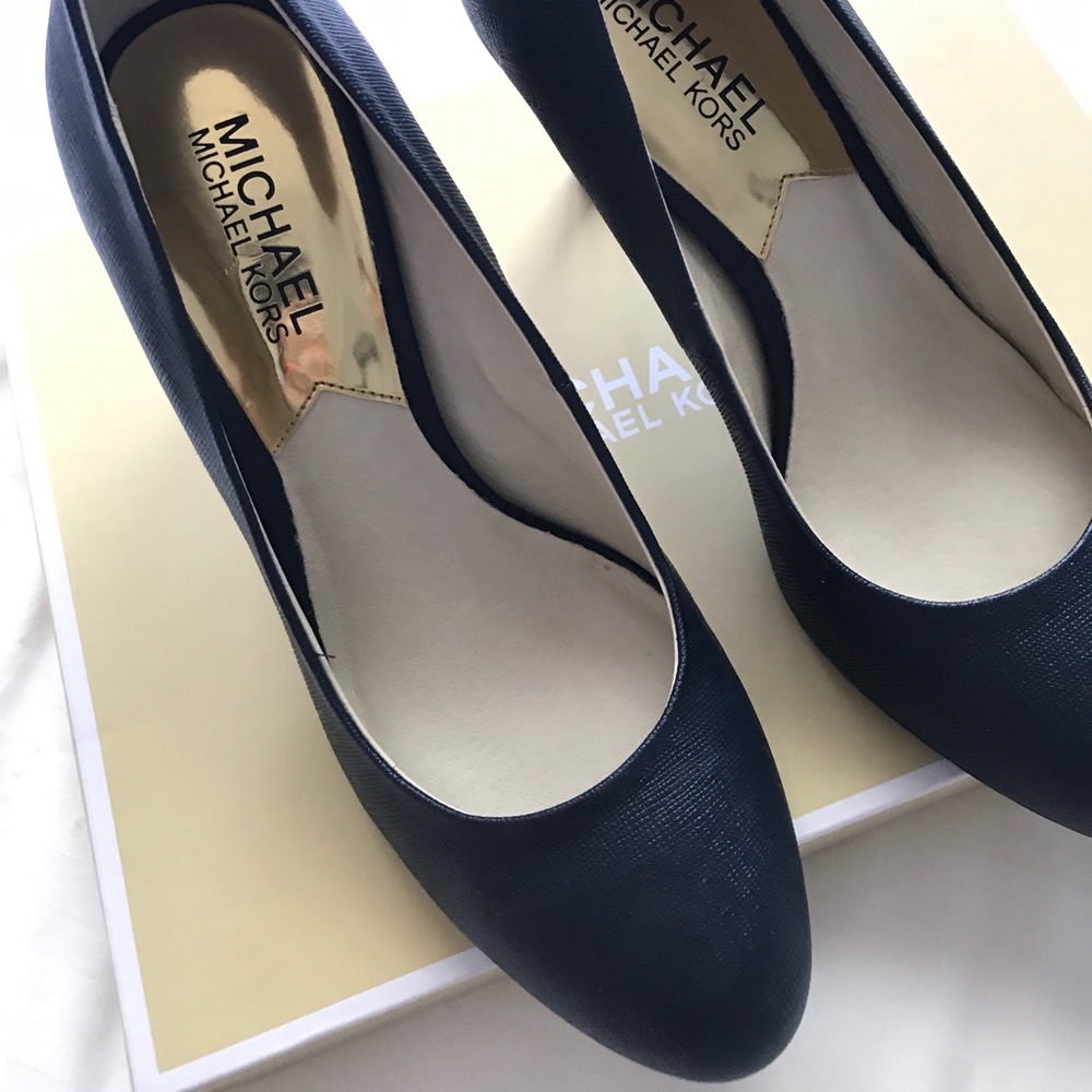 Michael Kors Flex Pump (Navy, 6m)